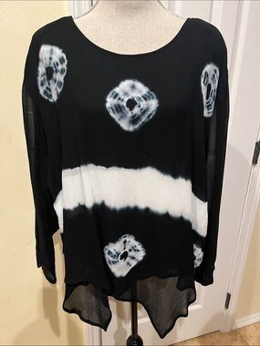 Tan Chho Vintage Black & White Tie-Dye Long Sleeve Top